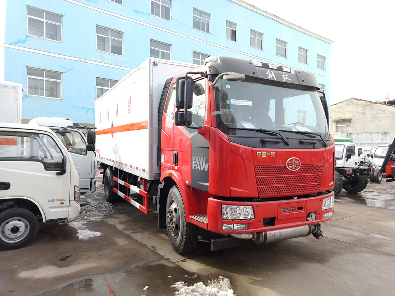 解放6.2米(10.4噸)氣體廂式車