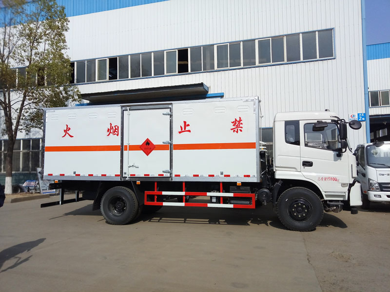 東風(fēng)6.1米(9噸)氣體廂式車