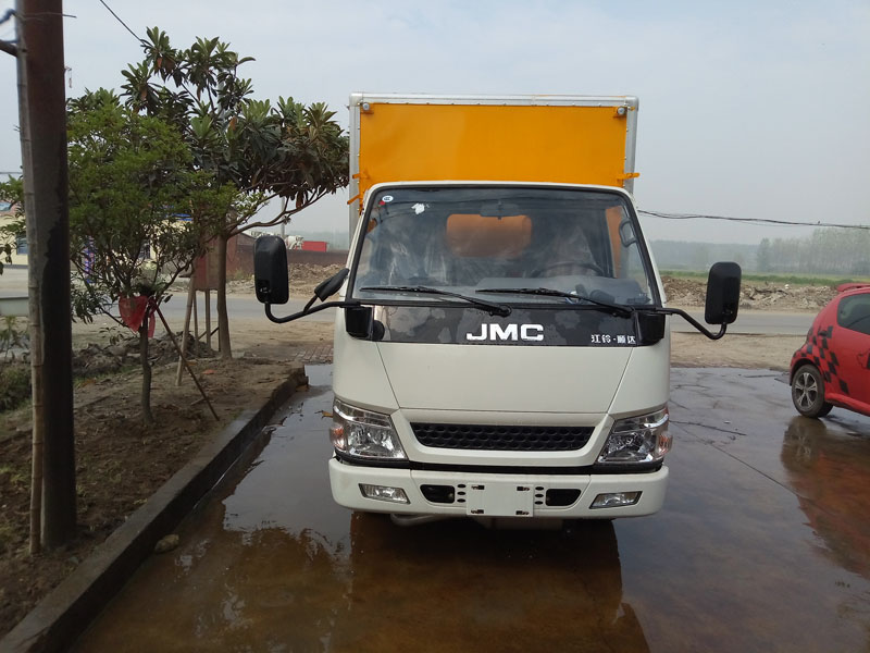 江鈴4.2米(藍(lán)牌)氣瓶廂運(yùn)輸車(chē)