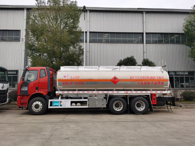 國(guó)六解放后八鋁合金油罐車