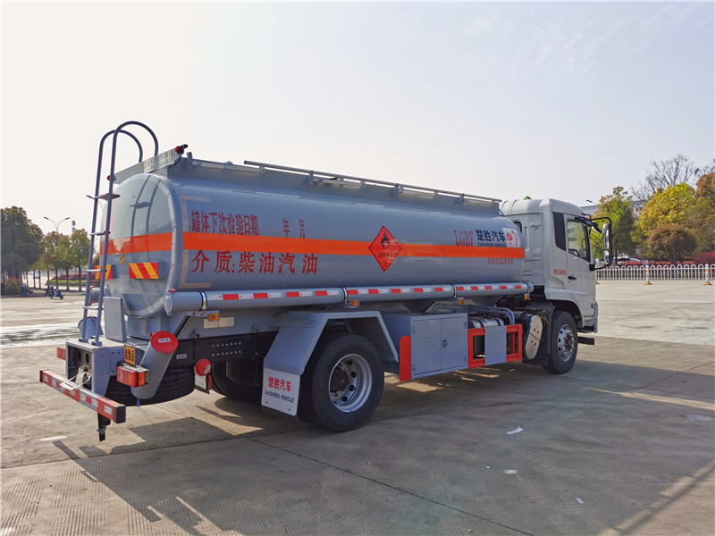 天錦單橋碳鋼柴汽油介質(zhì)油罐車(chē)